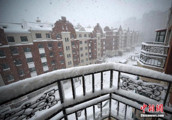 新疆多地迎极端天气 北疆暴雪南疆沙尘(高清组