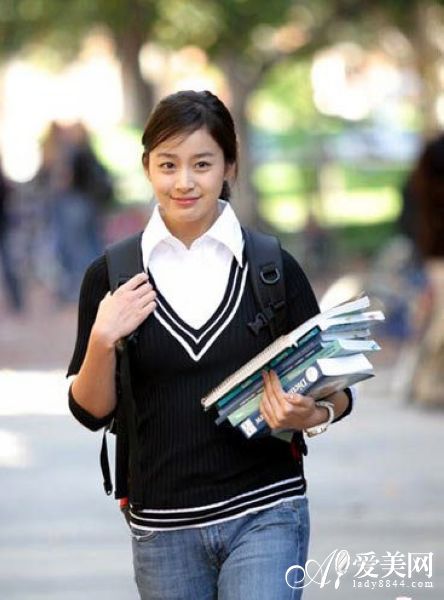 金泰熙在《爱在哈佛》里饰演了一个努力学习的女学霸