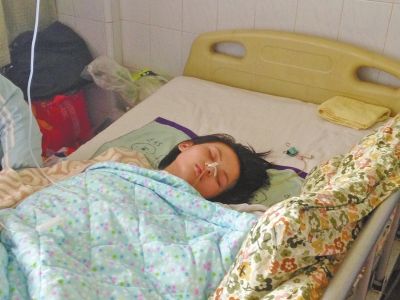 13岁女孩用身体为<em>小兄妹</em>挡住车轮 血泊中紧护