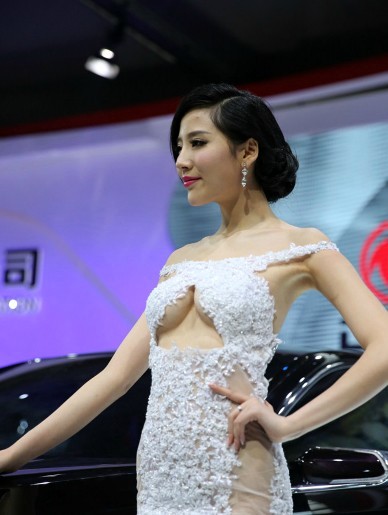 6L2m55 i6YeP_梦妮韩盼盼艾如章泽天樊玲 网络美女美艳度全方位pk ...