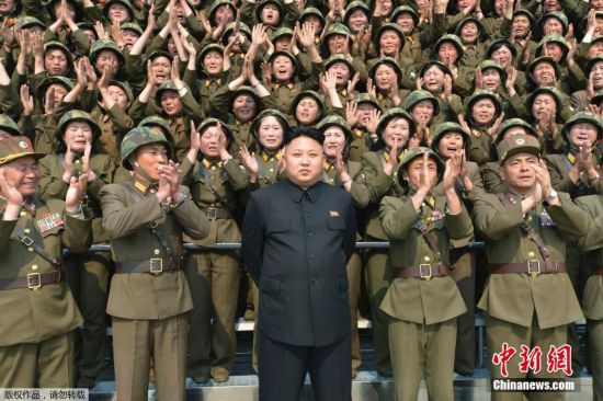 朝鲜国土 人口与军队_朝鲜领导人金正恩新年视察军队 高清组图(3)