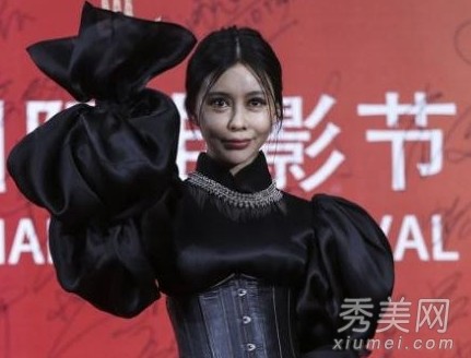 巩新亮整容失败变惊悚 盘点女明星整容失败案