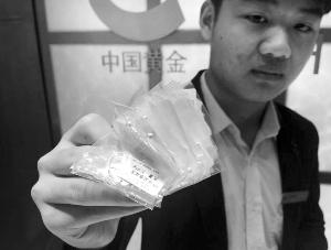 劫匪抢金店遇勇敢店员未得手 逃到派出所被抓