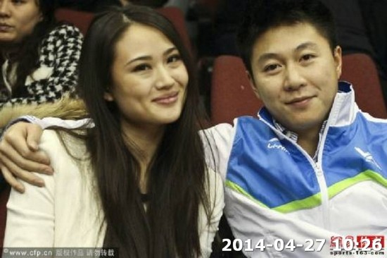 Сʶ2003꣬ʱò2005Сȥˣס˵ĸ¡ǸƽŮ˵Ƕεͳһֱڹңʹûз٣һֱֵ2008İ˻ᡣС˸м˻Сļ˼ߴ顣