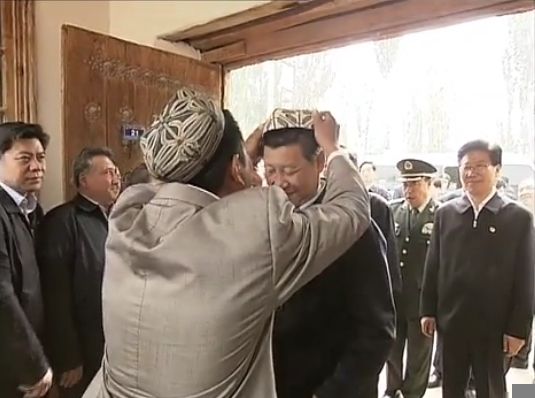 习近平十八大后首赴新疆 视察喀什军队武警(图