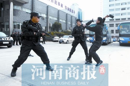 郑州特警PTU成立 配备巡逻车防暴盾冲锋枪防