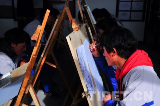 藏文化传承正规化:西藏在职业学校开设唐卡专