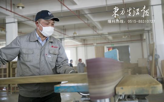 盐城木匠一凿一铲 手工制作家具雕花