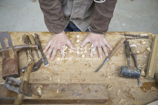 盐城木匠一凿一铲 手工制作家具雕花