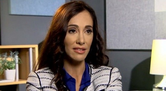 美女子花费上万美元整形只为拍出更完美自拍照