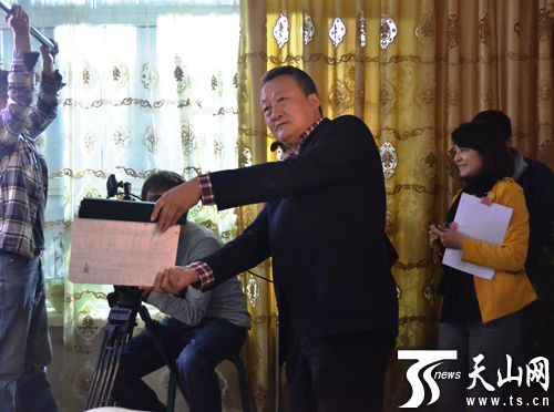 新疆首部维吾尔语情景剧《幸福家庭的烦恼》杀