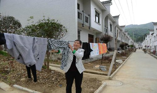 佛坪县移民搬迁工作见实效