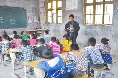 安阳乡村教师40年送出47名大学生 一人撑起教