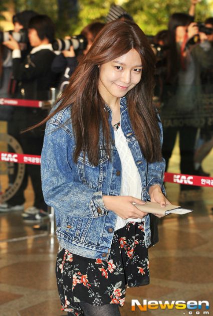 坤宋茜EXO吴亦凡秀智李敏镐 韩国偶像机场时尚秀