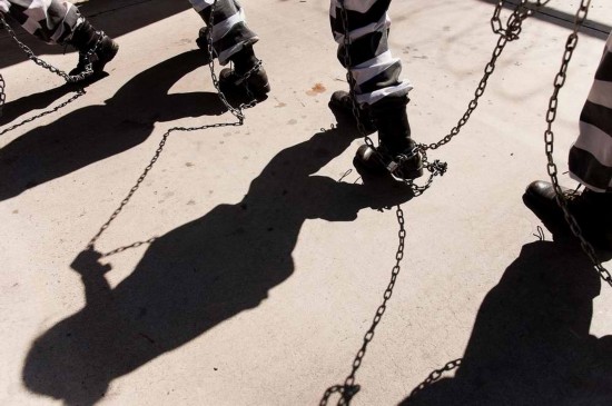 女囚的铁链生活