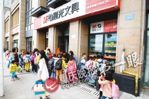 贩卖证件的文具店