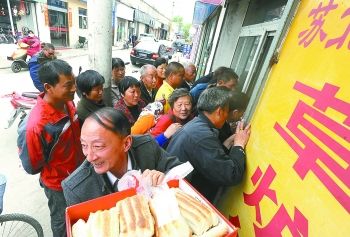 盐城建湖立夏饼引抢购 一天卖3000张