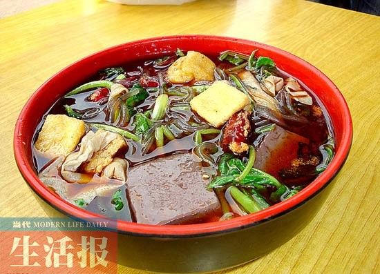 大学生吃两年麻辣烫患结肠癌 图方便爽口埋下