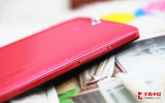 超薄红色女性智能手机 朵唯T90美图赏