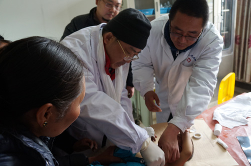 西藏启动 格桑花之爱 活动 关爱小儿髋关节脱位