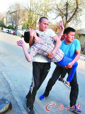 吉尔吉斯斯坦盛行抢新娘 看中后抢回家就成(