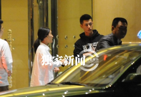 与魏大勋陷分手传闻 精心打扮夜会型男【<em>28</em>】