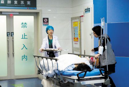 15岁少女恋上39岁大叔 辍学做生意染性病为爱