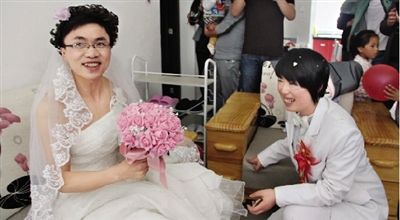 男子穿婚纱_古风男子图片(3)
