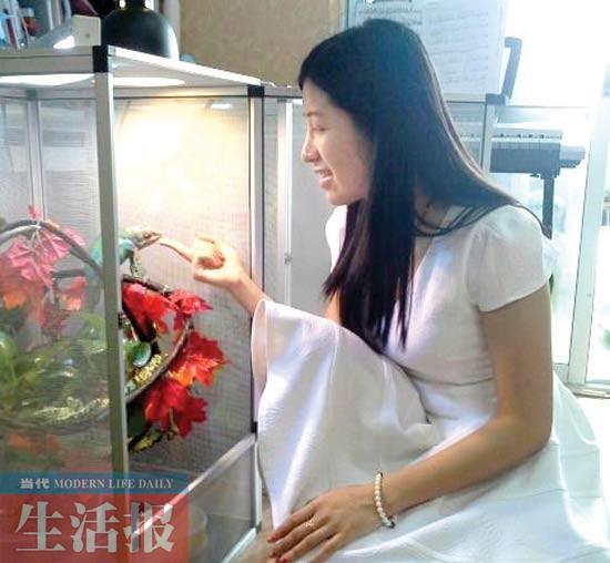 50平方米房子住10只怪宠 美女都没空和人打交道了