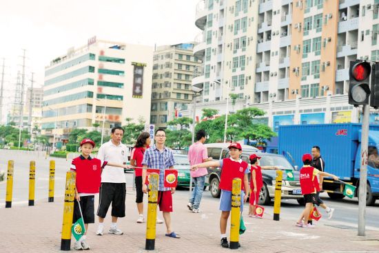 超五成网友反对孩子做义工 资深义工称服务没
