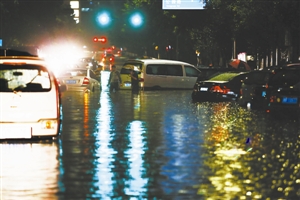 深圳高挂暴雨橙色预警 今明雷电交加暴雨倾泻