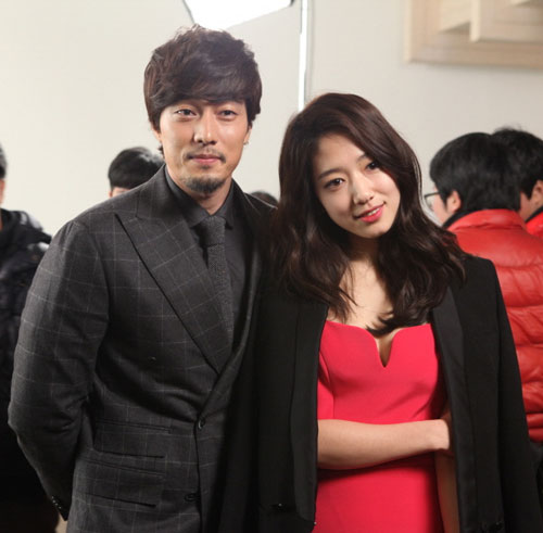 《继承者们》朴信惠善良清纯好人缘 与众明星