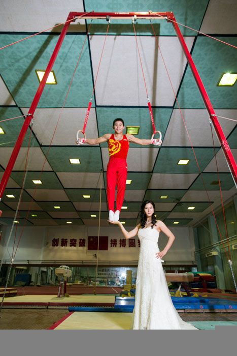 体操冠军的高难度婚纱照