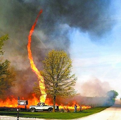 美国密苏里州出现稀奇火龙卷