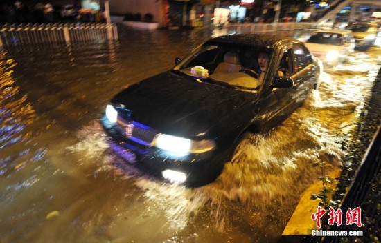 贵阳遇冰雹暴雨袭击 城市变泽国(图)