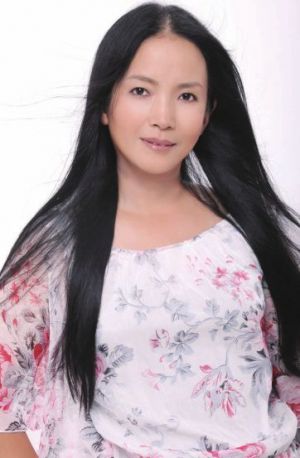 曝李冰冰拍摄杂志无ps现场照 被调侃撞脸吕丽萍【8】