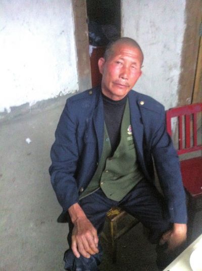 女子被弃乡政府死亡:家属怀疑死因拒绝解剖尸