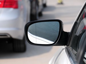 �𱦱���������D702013�� 2.3T ������