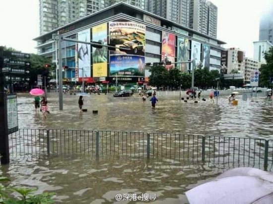 全国多地遭暴雨袭击 城市变泽国(组图)