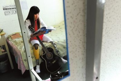 川地震中女孩失去双腿与爱情 6年涅盘重生成选