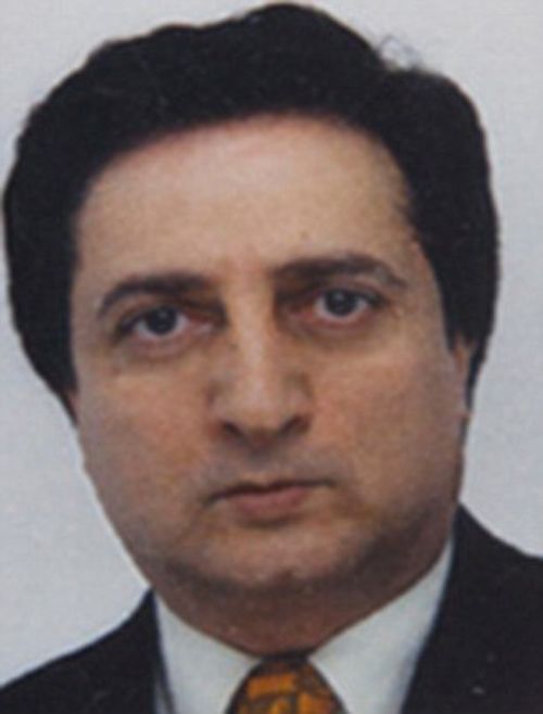 男子扮石油富翁3年囚禁10名女模生养7子女【