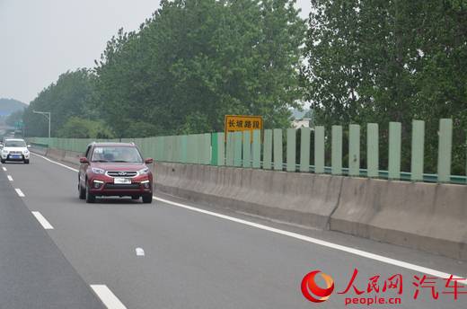 触手可及务实家用 人民网试驾奇瑞瑞虎3【5】