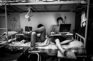 徐州大学生镜头瞄准宿舍生活 作品华赛获奖图片