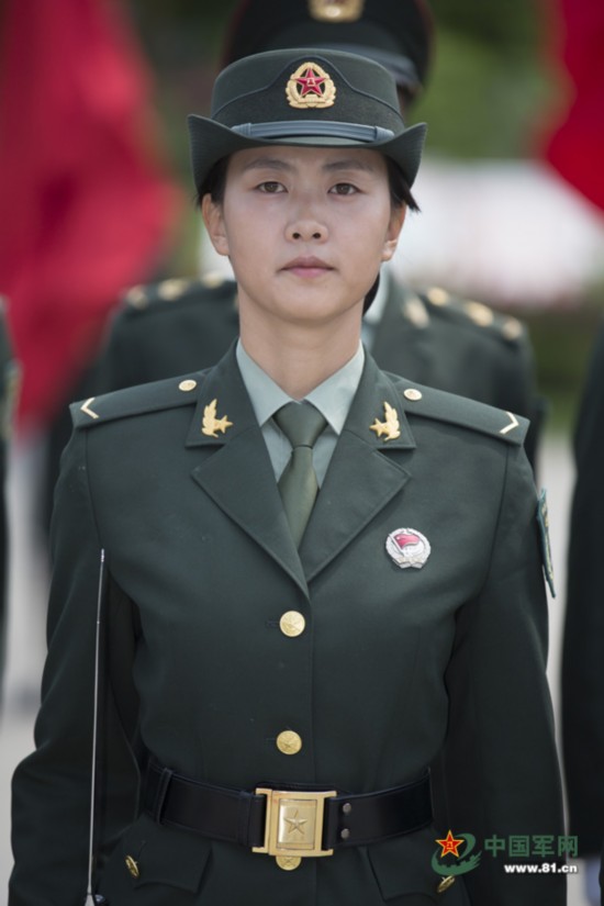 组图:解放军首批女仪仗队员生活训练揭秘【18】
