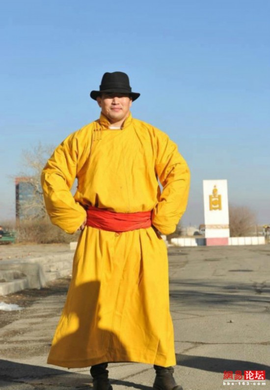 蒙古国传统服饰 姑娘迷死人了!