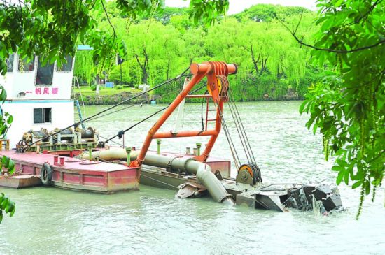 苏州城区多条河道水变浑 颜色已成墨绿色