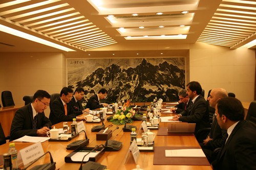 副外长张明会见阿联酋阿布扎比投资局执行董事