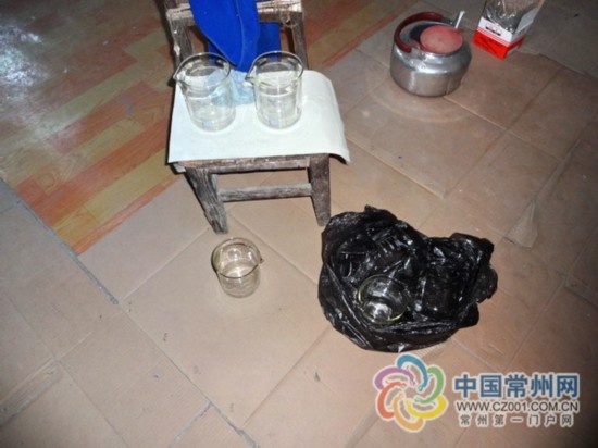 常州武进一假酒小作坊灌酒用丝袜过滤表情包萌可爱蛋图片