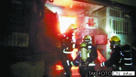 消防警官谈逃生:不同楼层着火 逃生方法不同