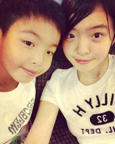 王中磊儿子威廉<em>弟弟</em>凭流利英文走红 与<em>姐姐</em>私